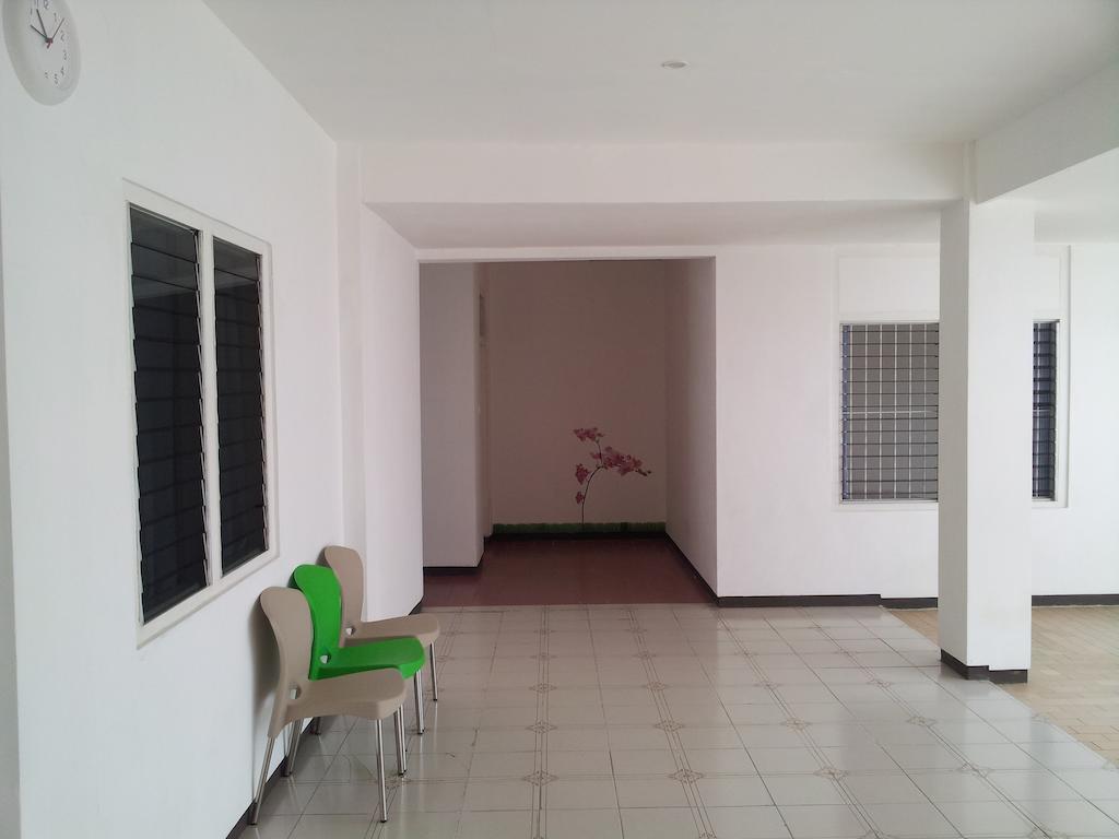 Loxy Inn Surabaya Exterior photo