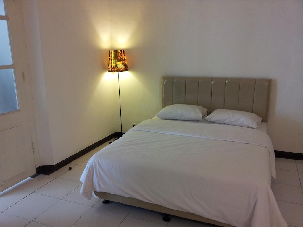 Loxy Inn Surabaya Exterior photo
